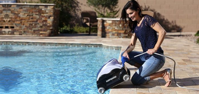 featured robot per piscina